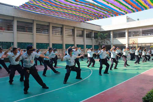 Regular technical training for staff is conducted to practice the balanced technique of "simultaneous evasion and counterattack." This method avoids both initiating attacks and passively evading them. Instead, when the opponent launches an attack, the staff member sidesteps into the opponent's blind spot, neutralizing the attack while simultaneously executing a counterstrike, thereby effectively and smoothly resolving security incidents.