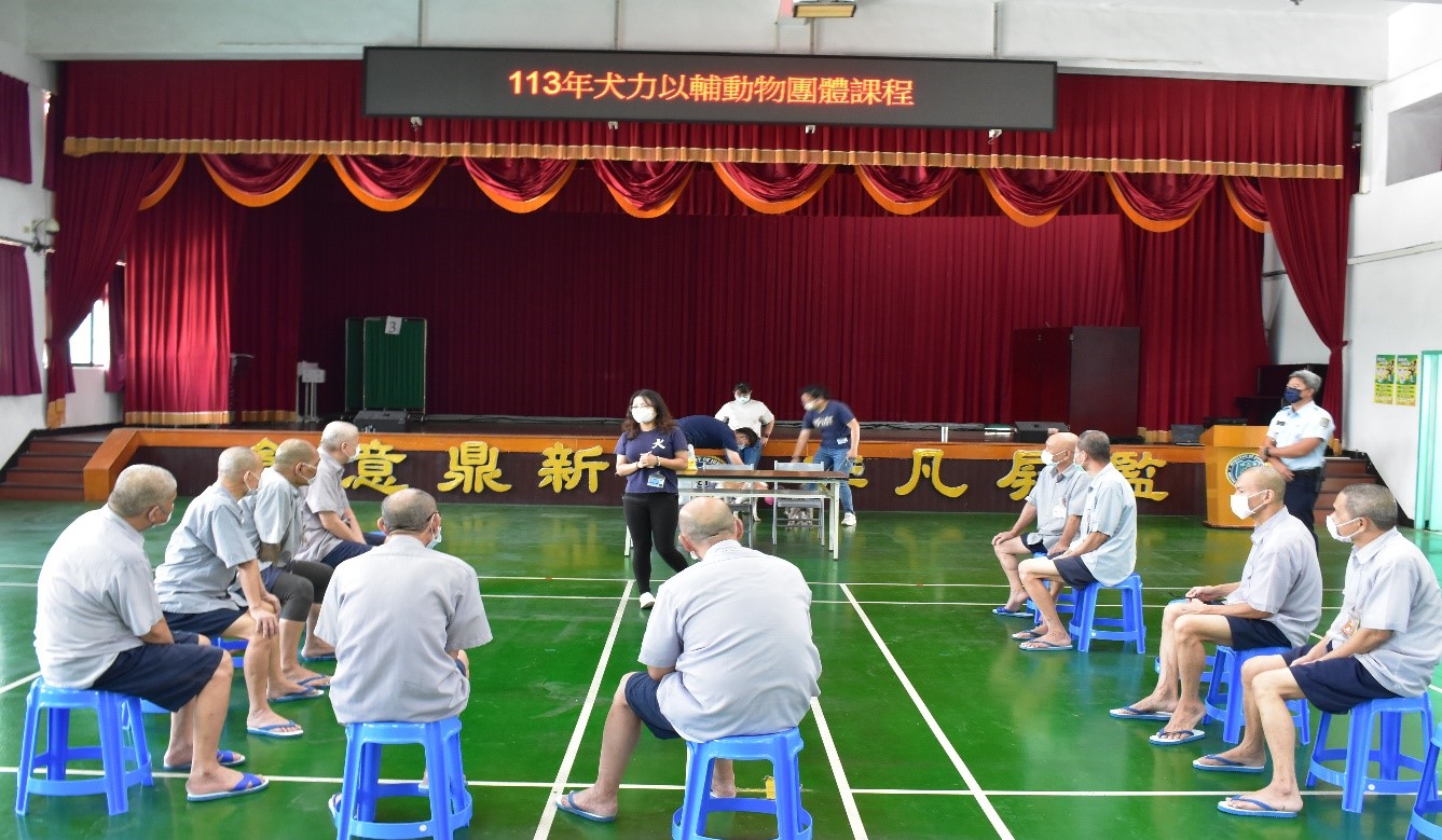 透過關懷犬參與其中的體驗活動，提供參與成員以親身經驗的角度了解動物輔助介入，並同時達到陪伴、紓壓的目的。