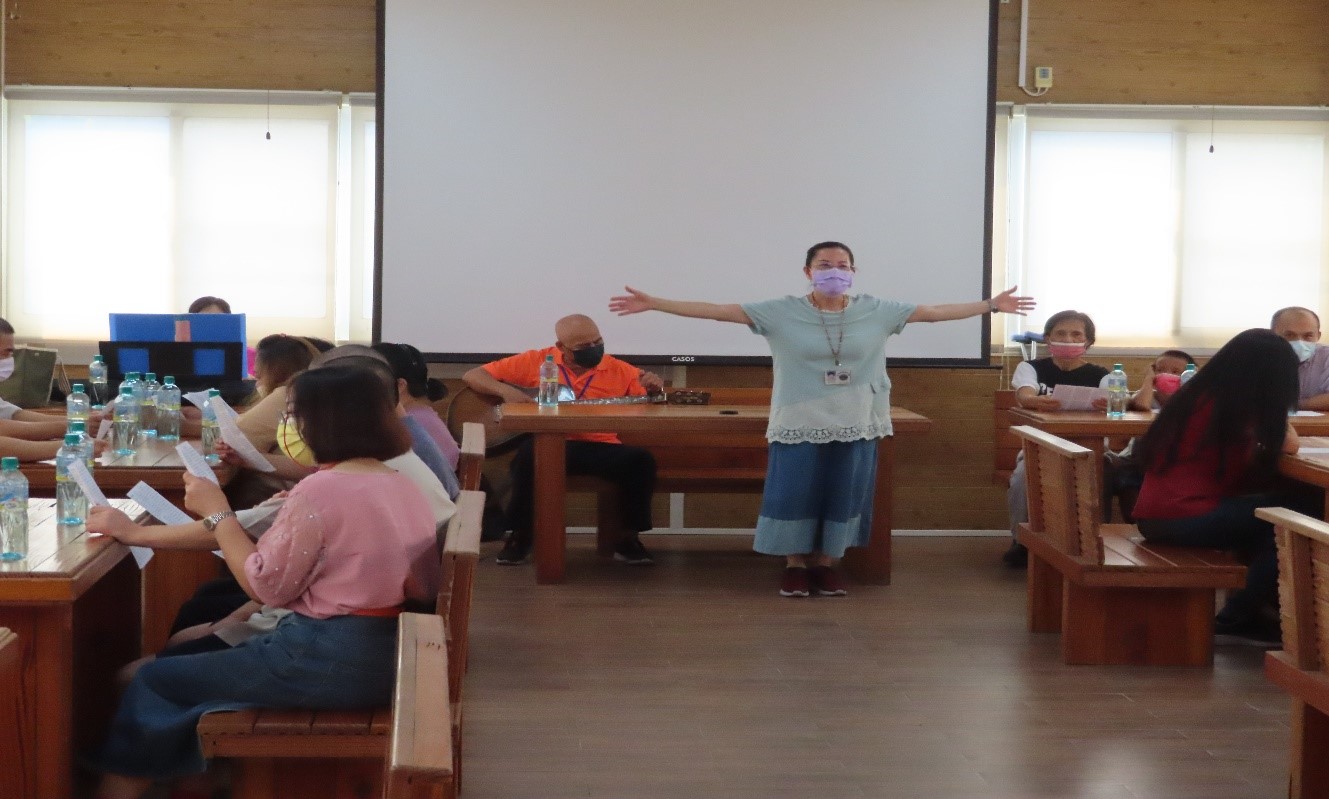 In conjunction with the Christian Rehabilitation Fellowship, we invite the families of inmates to participate in religious activities, and continue to have meals and community gatherings with the families after the inmates are released from prison.