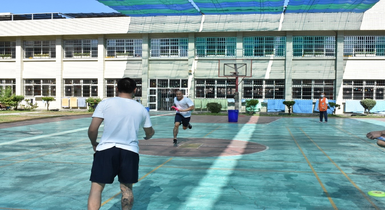 Through the fun and activity of the Frisbee relay race, we cultivate the inmates’ leisure sports habits, help them learn teamwork and cooperation, and enhance their sense of honor and discipline.