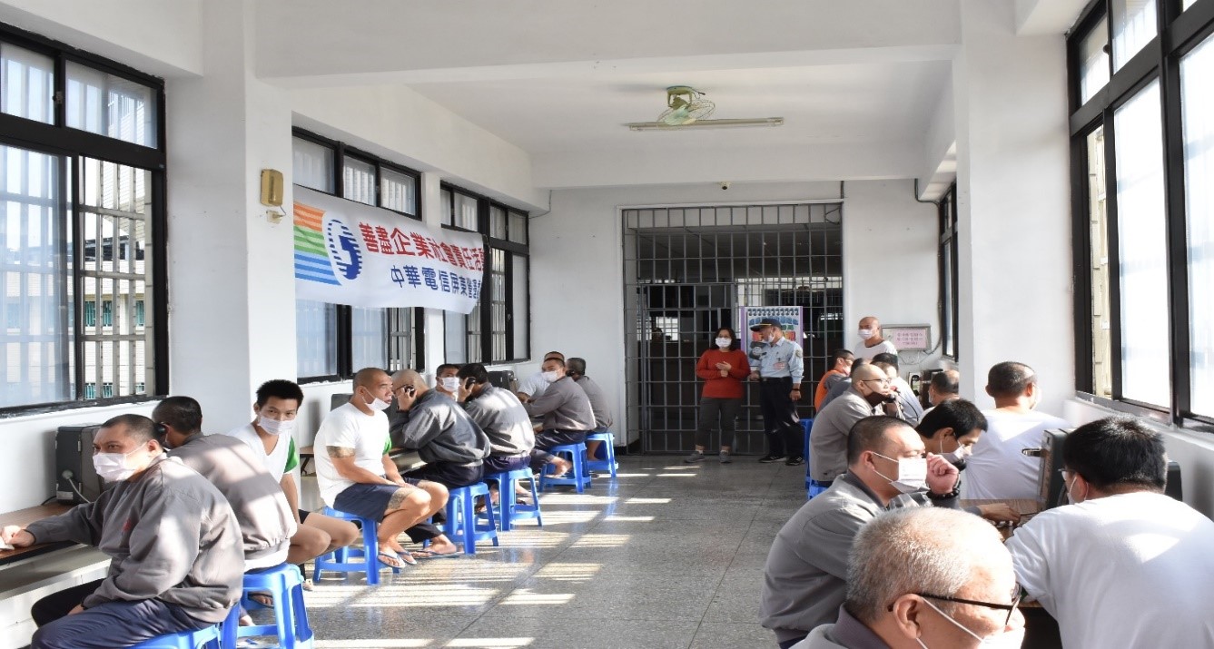 To enable the inmates to contact their families by phone to express their gratitude and filial piety, and to build family emotional support, it is helpful to the educational goal of the inmates to correct their mistakes and become good people.