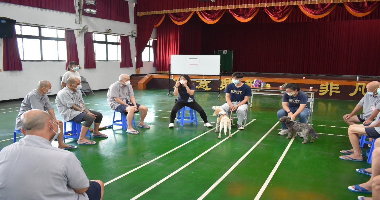 Through the participation of nursing dogs in the experience activities, participants can understand animal-assisted intervention from a personal perspective, while achieving the purpose of companionship and stress relief.